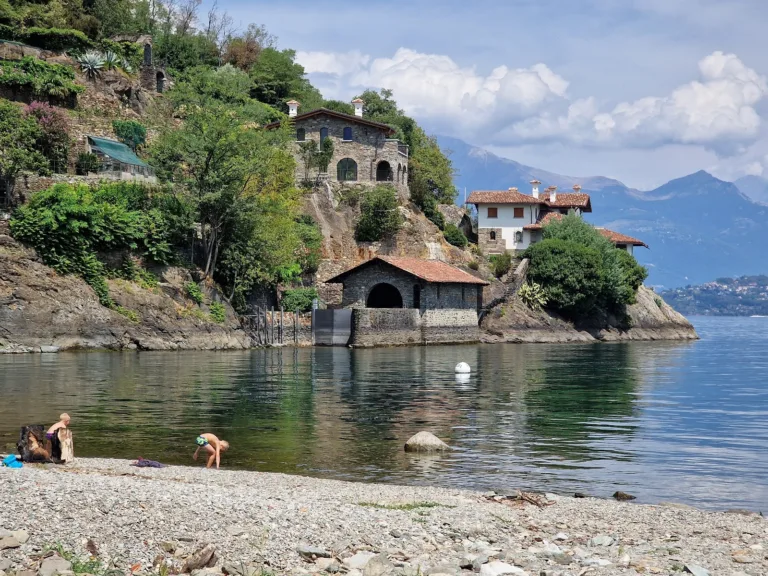 lake como beaches